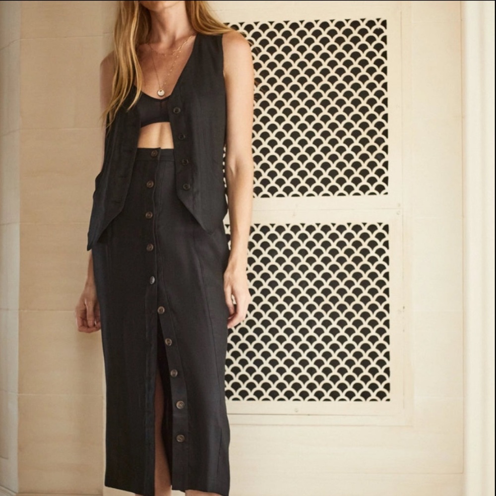 Black Iris Bobbie Vest